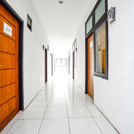 OYO 1693 Edward Residence Malalayang Manado Bagian luar foto