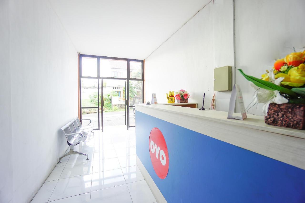 OYO 1693 Edward Residence Malalayang Manado Bagian luar foto