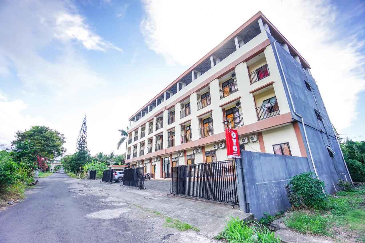 OYO 1693 Edward Residence Malalayang Manado Bagian luar foto